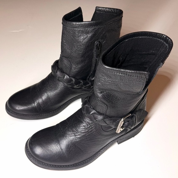 STEVE MADDEN Astor Womens Moto Boots - BLACK - 9.5 | Tillys Steve Madden Women’s Flair Black Leather Moto Boots Size- 7 M